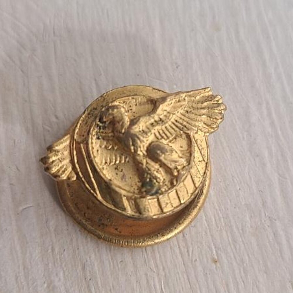 USA Military WWII Ruptured Duck Antique Lapel Button Pin - Honorable Discharge